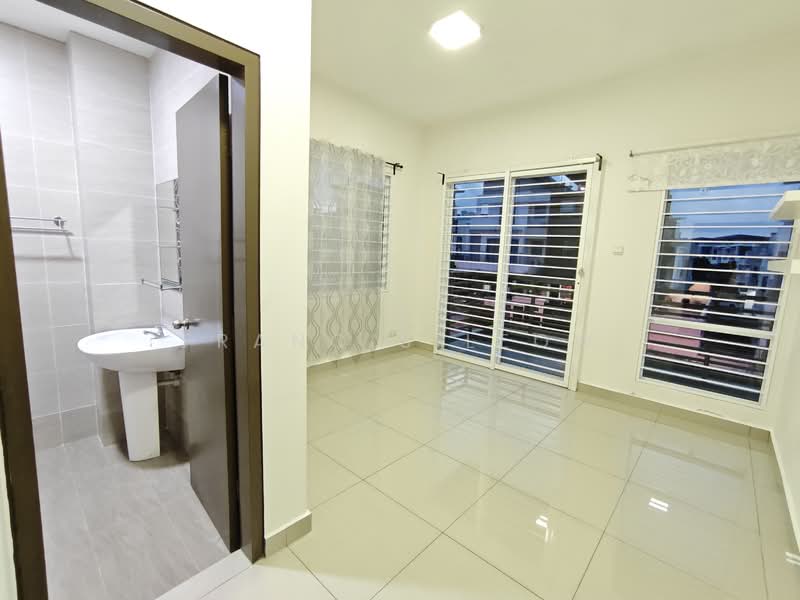 Semi-Detached House for Sale in Bandar Country Homes (Rawang) - Francis Leow - PropertyGuru.com.my