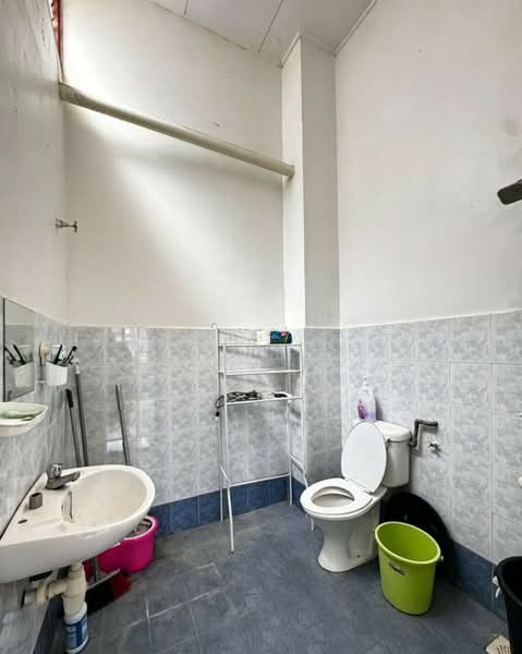 Rumah Teres 2 Tingkat untuk Disewa di Kampung Batu Belah (Klang) - John Tee - Bathroom - PropertyGuru.com.my