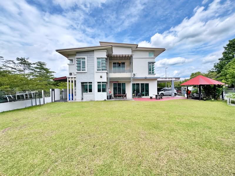 2-storey Terraced House for Sale in TTDI Grove (Kajang) - Herman Sazwan Nor Rahim - Exterior - PropertyGuru.com.my