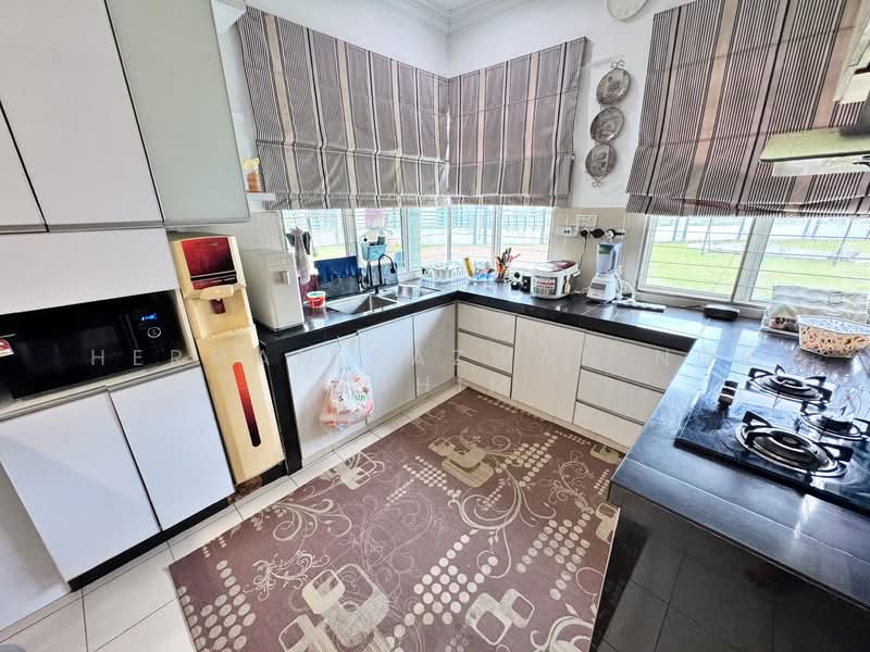 2-storey Terraced House for Sale in TTDI Grove (Kajang) - Herman Sazwan Nor Rahim - Kitchen - PropertyGuru.com.my
