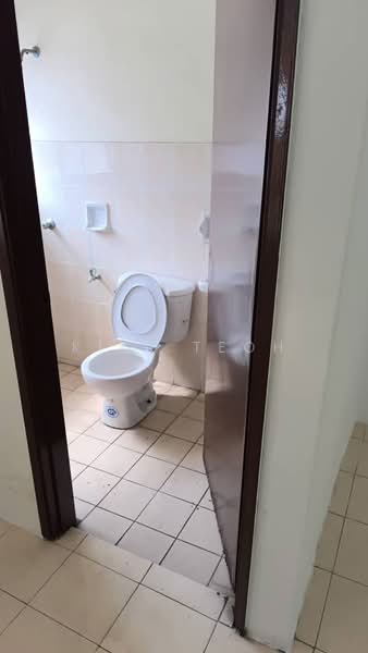 Pangsapuri untuk Disewa di Vista Indah Putra - Kimi Teoh - Bathroom - PropertyGuru.com.my
