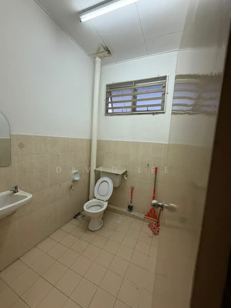 Rumah Teres 2 Tingkat untuk Dijual di Taman Bakap Indah (Sungai Bakap) - David Lee - Bathroom - PropertyGuru.com.my