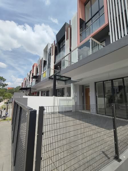 Rumah Teres 3 Tingkat untuk Disewa di BANDAR PUCHONG JAYA (Puchong) - Kho Daniel - Exterior - PropertyGuru.com.my