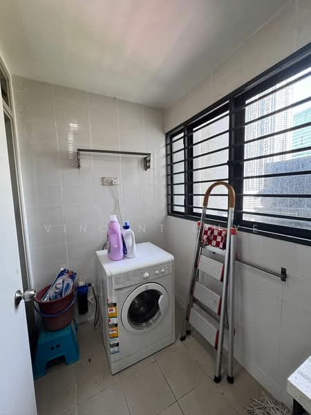 Kondominium untuk Disewa di Residence 8 - Vincent Chye - Balcony - PropertyGuru.com.my