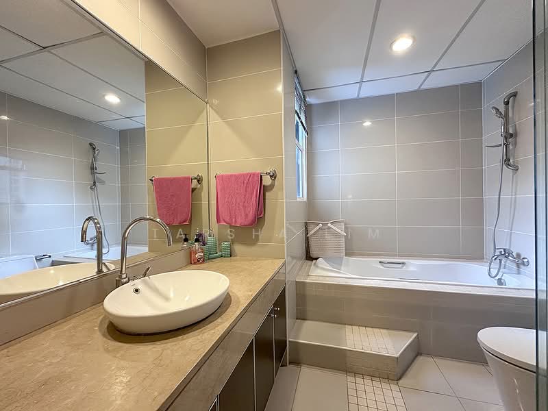 Kondominium untuk Dijual di Kiaramas Cendana - Tarsha Lim - Bathroom - PropertyGuru.com.my