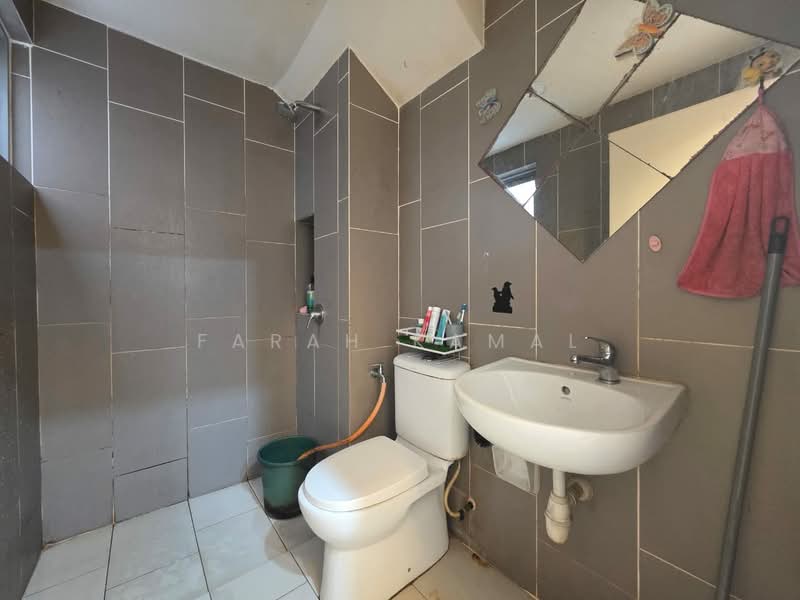 3-storey Terraced House for Sale in Gombak (Selangor) - Farah Kamal - PropertyGuru.com.my