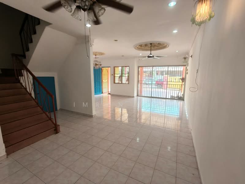 Rumah Teres 2 Tingkat untuk Dijual di Taman Timah (Dengkil) - Imran Isa - Living Room - PropertyGuru.com.my