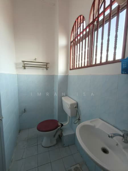Rumah Teres 2 Tingkat untuk Dijual di Taman Timah (Dengkil) - Imran Isa - Bathroom - PropertyGuru.com.my