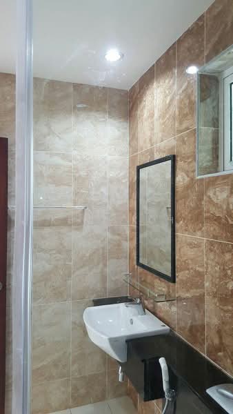 Service Residence for Rent at Paragon Residences @ Straits View - Kent Koh - Bathroom - PropertyGuru.com.my