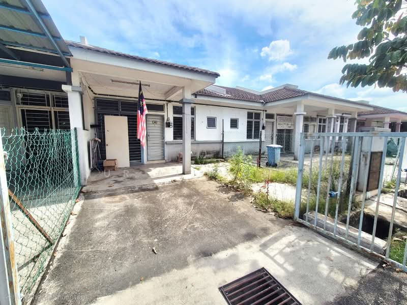 1-storey Terraced House for Sale in Jenjarom (Selangor) - Nur Alia Omar - Exterior - PropertyGuru.com.my