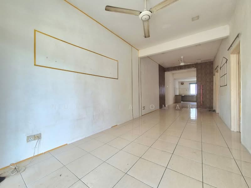 1-storey Terraced House for Sale in Jenjarom (Selangor) - Nur Alia Omar - Living Room - PropertyGuru.com.my