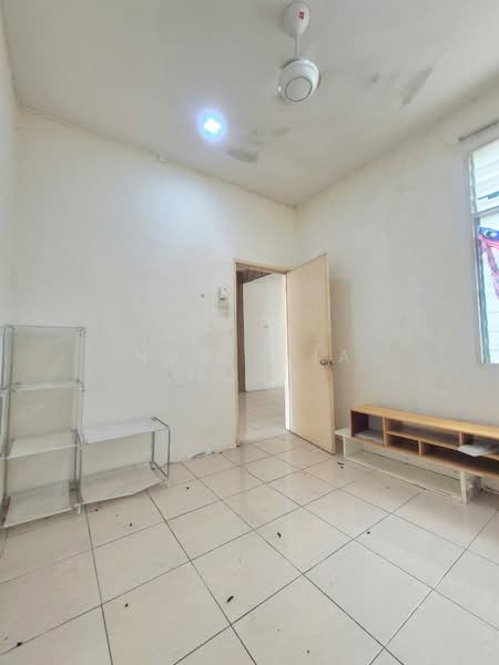 1-storey Terraced House for Sale in Jenjarom (Selangor) - Nur Alia Omar - Living Room - PropertyGuru.com.my