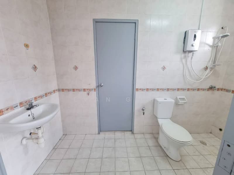 Semi-Detached House for Rent in Taman Mutiara Indah (Puchong) - Evan Goh - Bathroom - PropertyGuru.com.my