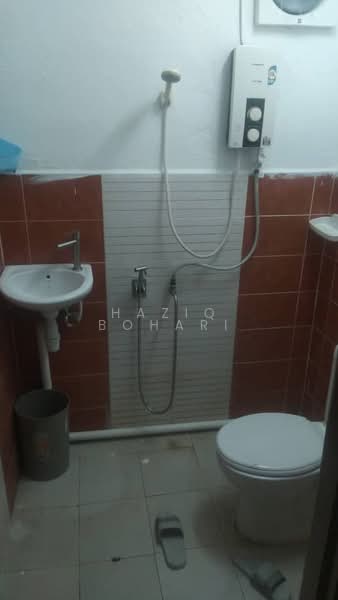 3-storey Terraced House for Sale in Desa Setapak (Wangsa Maju) - Haziq Bohari - Bathroom - PropertyGuru.com.my
