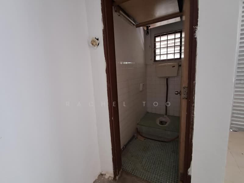 Kedai untuk Disewa di Usj 14 (Subang Jaya) - Rachel Too - Bathroom - PropertyGuru.com.my