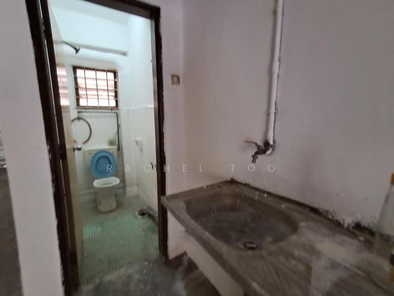 Kedai untuk Disewa di Usj 14 (Subang Jaya) - Rachel Too - Bathroom - PropertyGuru.com.my