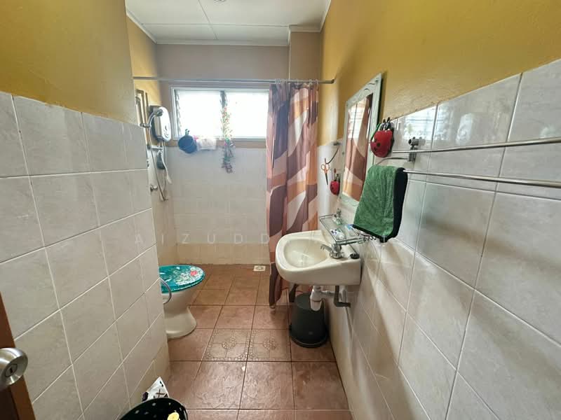 Rumah Teres untuk Dijual di Usj 3 (Subang Jaya) - Aizuddin Ali - Bathroom - PropertyGuru.com.my