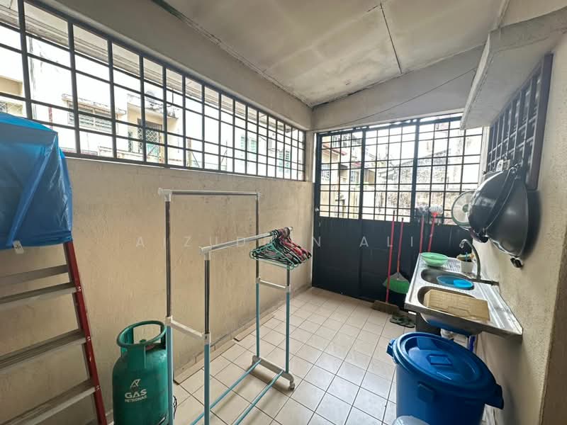 Rumah Teres untuk Dijual di Usj 3 (Subang Jaya) - Aizuddin Ali - Balcony - PropertyGuru.com.my