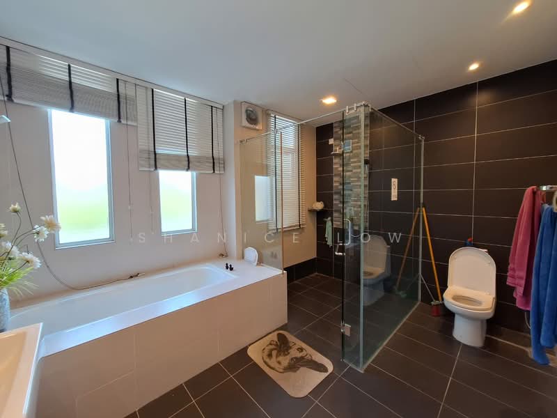 Rumah Berkembar untuk Dijual di Taman Tasik Prima (Puchong) - Shanice Low - Bathroom - PropertyGuru.com.my