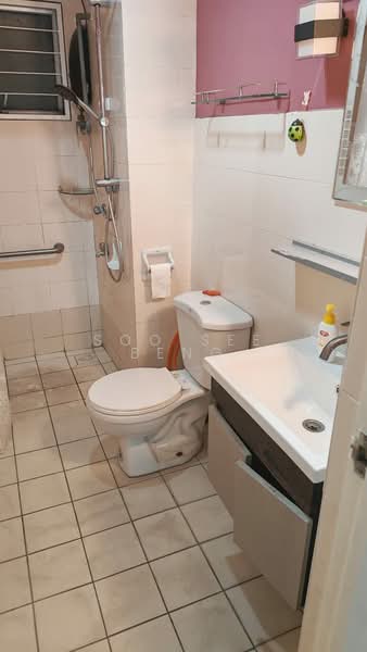 Kondominium untuk Dijual di Perdana View - Soo See Beng - Bathroom - PropertyGuru.com.my