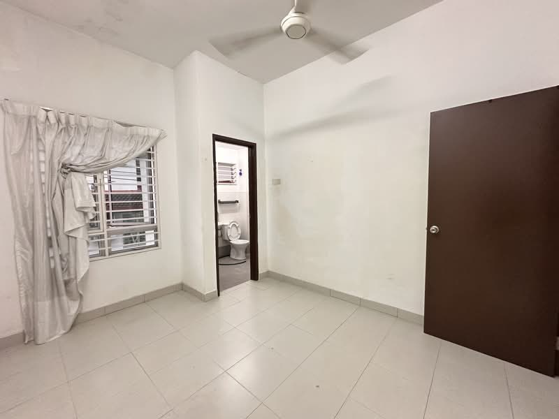 2-storey Terraced House for Sale in Bandar Teknologi Kajang (Kajang) - Valerie Tang - Bathroom - PropertyGuru.com.my