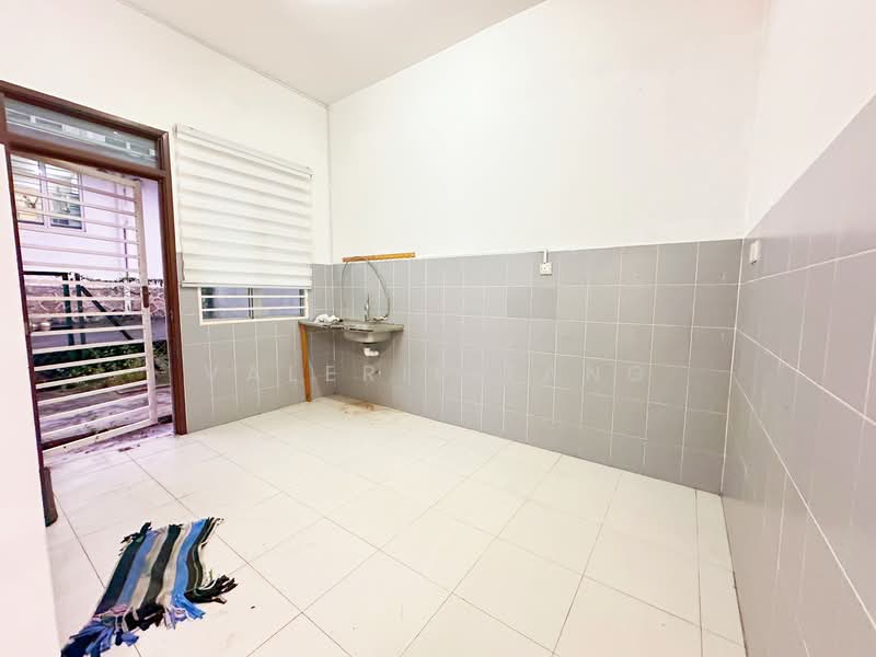 2-storey Terraced House for Sale in Bandar Teknologi Kajang (Kajang) - Valerie Tang - Kitchen - PropertyGuru.com.my