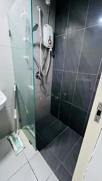 Servis Apartment untuk Disewa di Avenue D'Vogue - Philip Koh - Bathroom - PropertyGuru.com.my