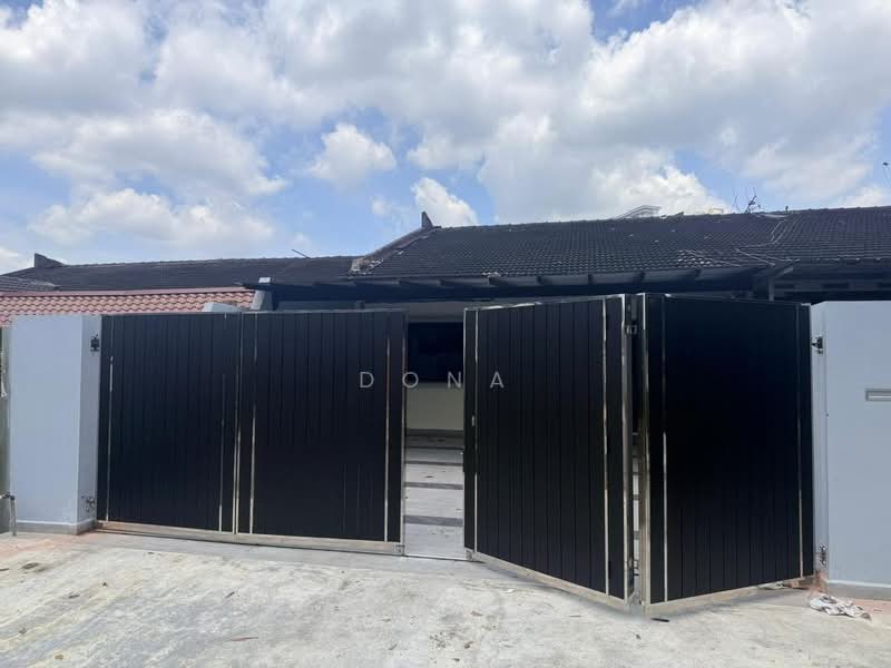 1-storey Terraced House for Sale in Taman Dato Penggawa Barat (Tampoi) - Dona - PropertyGuru.com.my