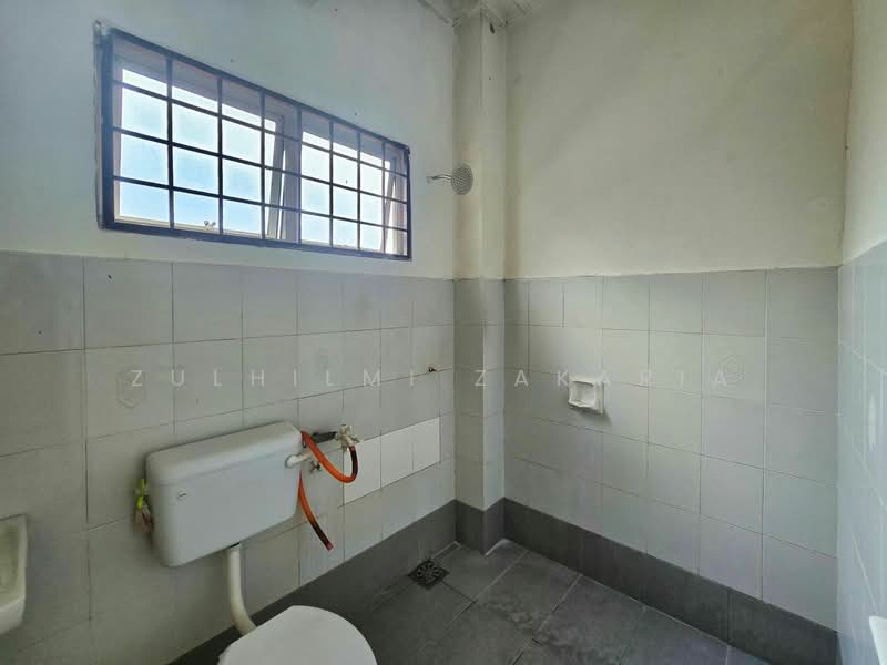 Rumah Teres 2 Tingkat untuk Dijual di Bandar Seri Putra (Bangi) - Zulhilmi Zakaria - Bathroom - PropertyGuru.com.my