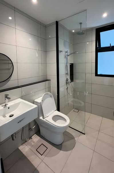 Servis Apartment untuk Dijual di Duta Park Residences - Angel Lim - Bathroom - PropertyGuru.com.my