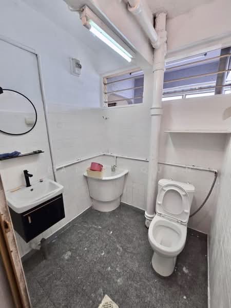 Flat for Sale at Jalan Tengah - Yeap Yu Quan - Bathroom - PropertyGuru.com.my