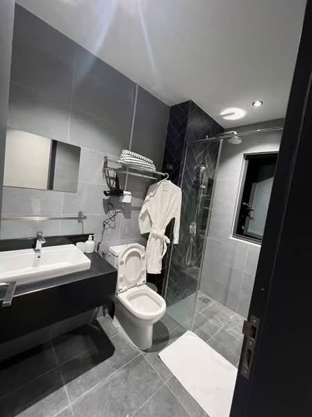 Servis Apartment untuk Disewa di V Residence 2 @ Sunway Velocity - Yi Lin - Bathroom - PropertyGuru.com.my