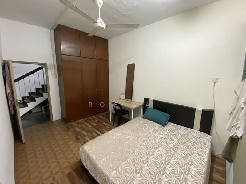 2-storey Terraced House for Rent in Taman Lucky (Bangsar) - Roy Ma - Bedroom - PropertyGuru.com.my