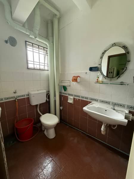 Apartment for Rent at Putri Ria Apartment - Kai Ni - Bathroom - PropertyGuru.com.my