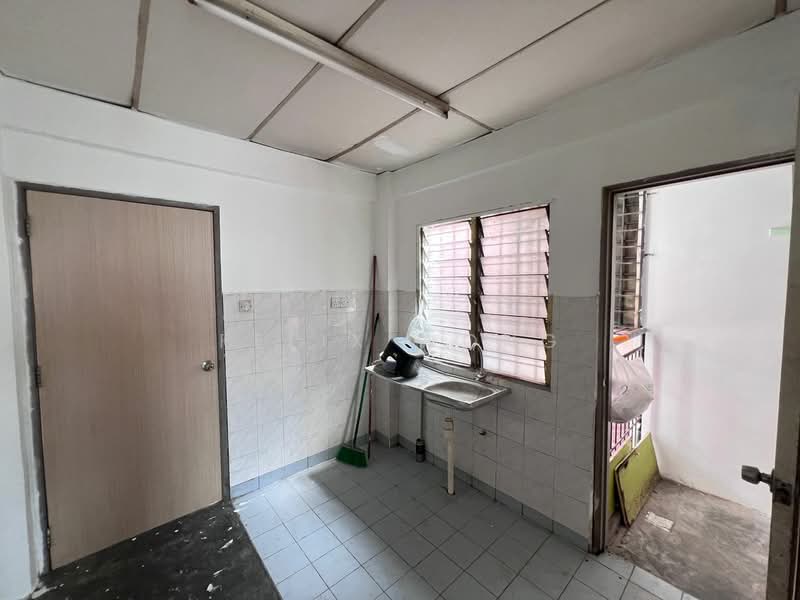 Pangsapuri untuk Dijual di Putra Permai Block D - Felix Wong - Interior - PropertyGuru.com.my