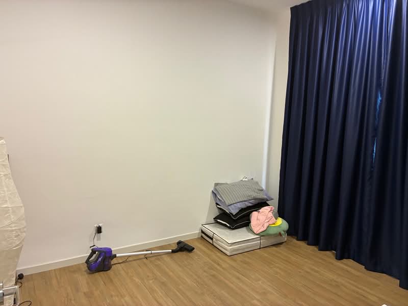 Service Residence for Sale at Aster Residence - Joey Ng - Bedroom with Laminated Flooring - PropertyGuru.com.my