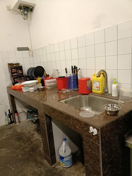 Rumah Banglo untuk Disewa di Limbongan (Klebang) - Cherry . - Kitchen - PropertyGuru.com.my