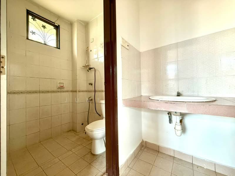 Semi-Detached House for Sale in Johor Bahru (Johor) - June Tseng - Bathroom - PropertyGuru.com.my