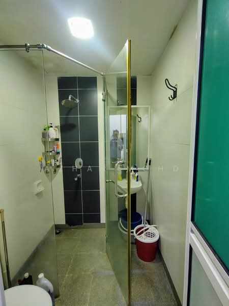 2-storey Terraced House for Sale in Denai Alam (Shah Alam) - Azhar Mohd - Bathroom - PropertyGuru.com.my