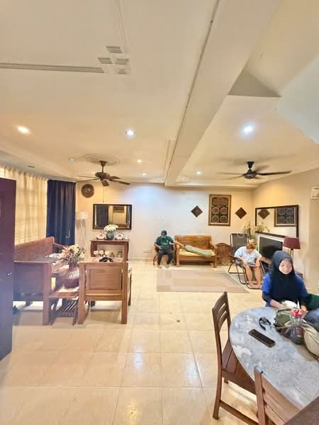 Rumah Teres 2 Tingkat untuk Dijual di Taman Desa Tebrau (Tebrau) - June Tseng - Living Room - PropertyGuru.com.my