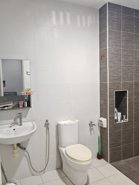 Rumah Teres 2 Tingkat untuk Dijual di Setia Tropika (Johor Bahru) - Sharon Ng - Bathroom - PropertyGuru.com.my