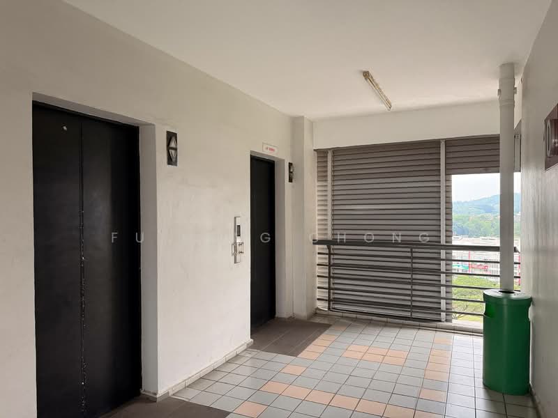 Pangsapuri untuk Dijual di Seri Mutiara Apartment - Fu Heng Chong - Corridor - PropertyGuru.com.my