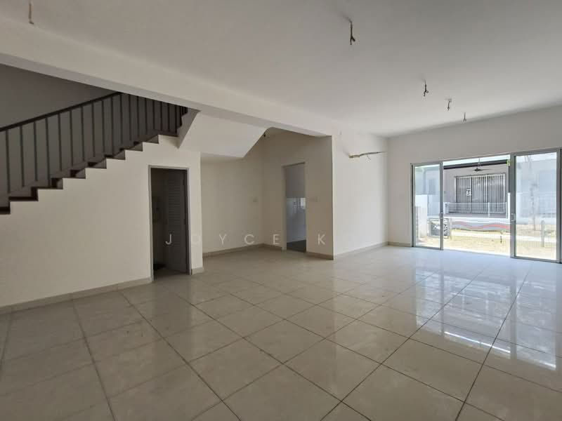 Rumah Teres 3 Tingkat untuk Dijual di Tanjong Duabelas (Selangor) - Joyce Kok - Living Room - PropertyGuru.com.my