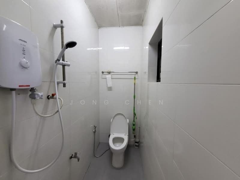 1-storey Terraced House for Sale in Taman Skudai Baru (Skudai) - Jong Chen - Bathroom - PropertyGuru.com.my