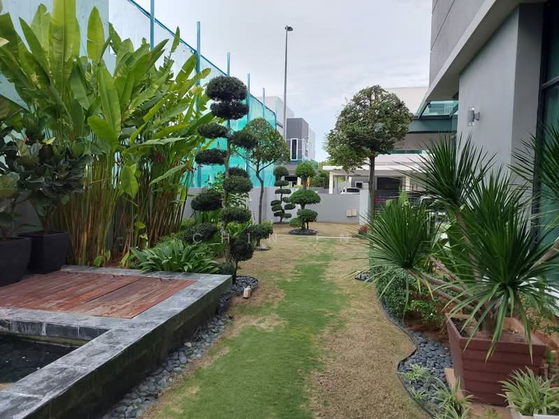 Bungalow for Sale in Ujong Pasir (Melaka) - CHIN FN - Garden - PropertyGuru.com.my