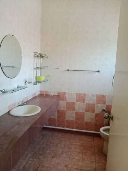 2-storey Terraced House for Rent in Bukit Jelutong (Shah Alam) - Nadia Shukri - PropertyGuru.com.my
