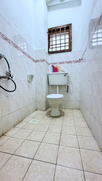 Rumah Teres 2 Tingkat untuk Dijual di Taman Mutiara Rini (Skudai) - Karl Lim - Bathroom - PropertyGuru.com.my