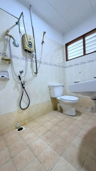 Rumah Teres 2 Tingkat untuk Dijual di Taman Mutiara Rini (Skudai) - Karl Lim - Bathroom - PropertyGuru.com.my