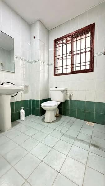 Rumah Teres 2 Tingkat untuk Dijual di Taman Mutiara Rini (Skudai) - Karl Lim - Bathroom - PropertyGuru.com.my