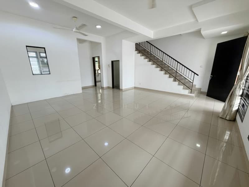 Rumah Teres 2 Tingkat untuk Dijual di Taman Pelangi Indah (Ulu Tiram) - Zi Hui - Living Room - PropertyGuru.com.my